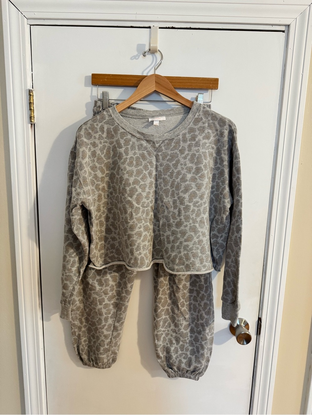 Colsie Gray Leopard Print Pajama Set